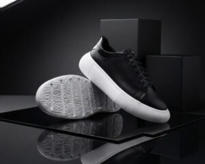 CLow-top sneaker Negro suela Blanca - Image 2