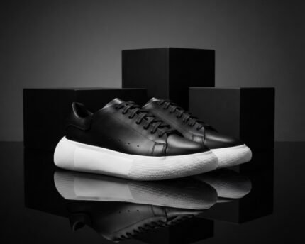 CLow-top sneaker Negro suela Blanca